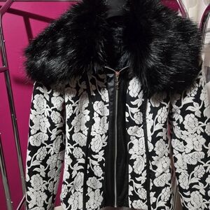 Elegant Black and White Floral Jacket with Faux Fur Collar